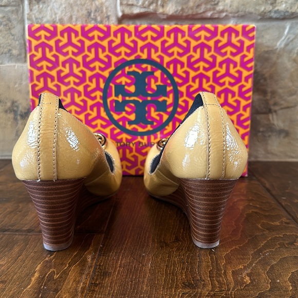 Tory Burch Caroline Wedge Size 6.5 - Picture 4 of 5